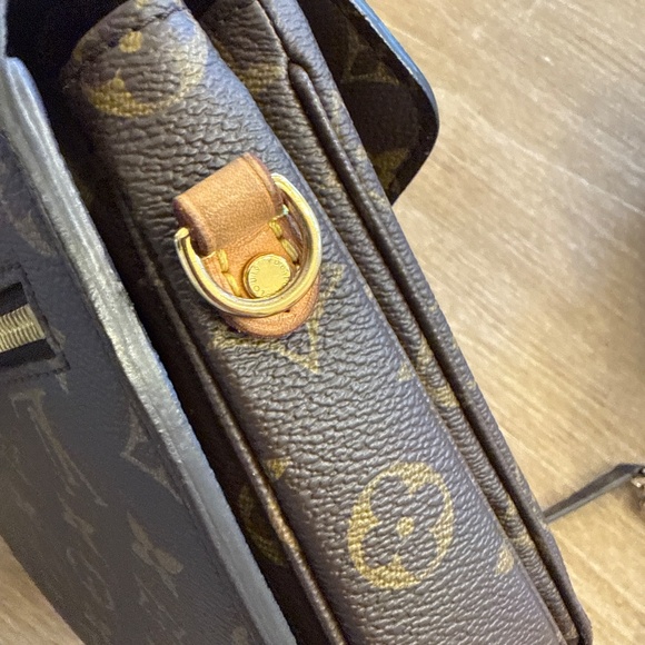 LV Pochette Métis - Picture 7 of 10